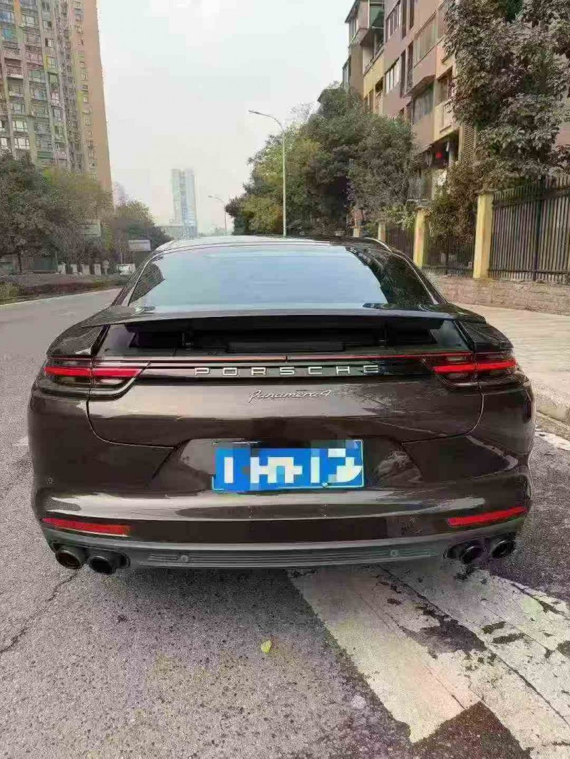 重庆18年保时捷帕拉梅拉8