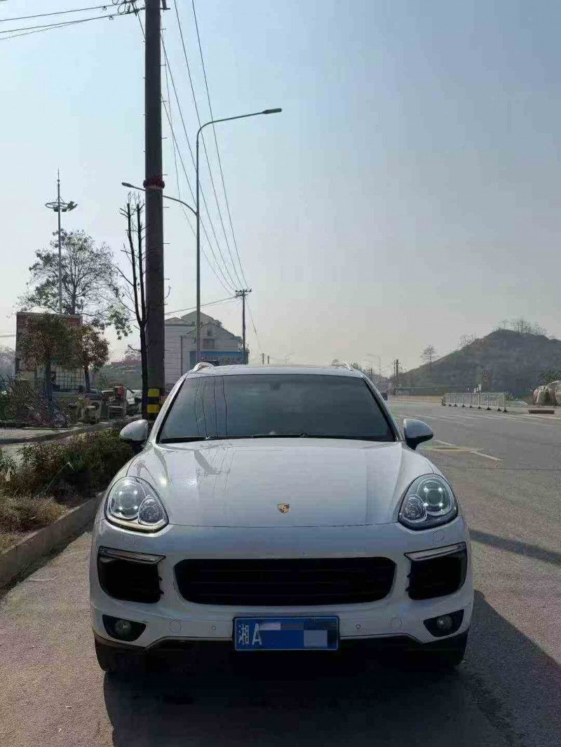 常德15年保时捷卡宴1