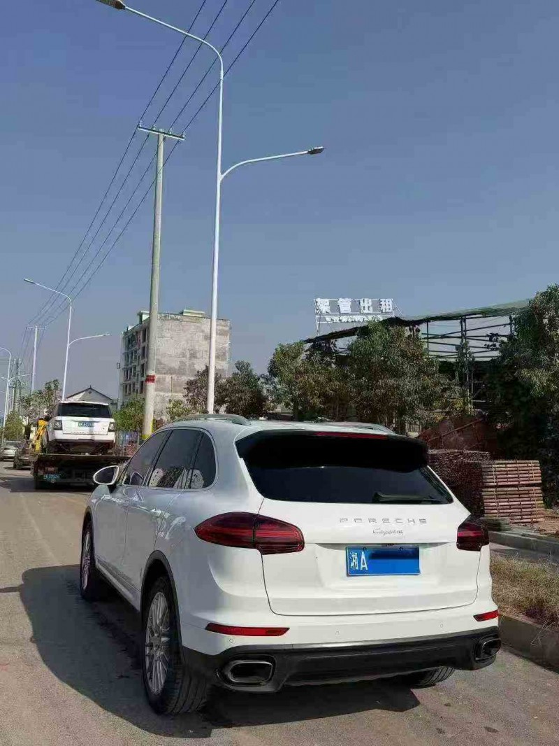 常德15年保时捷卡宴3