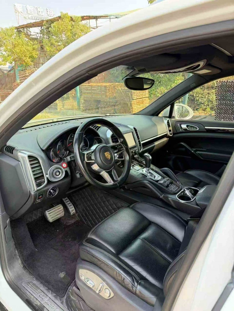 常德15年保时捷卡宴4
