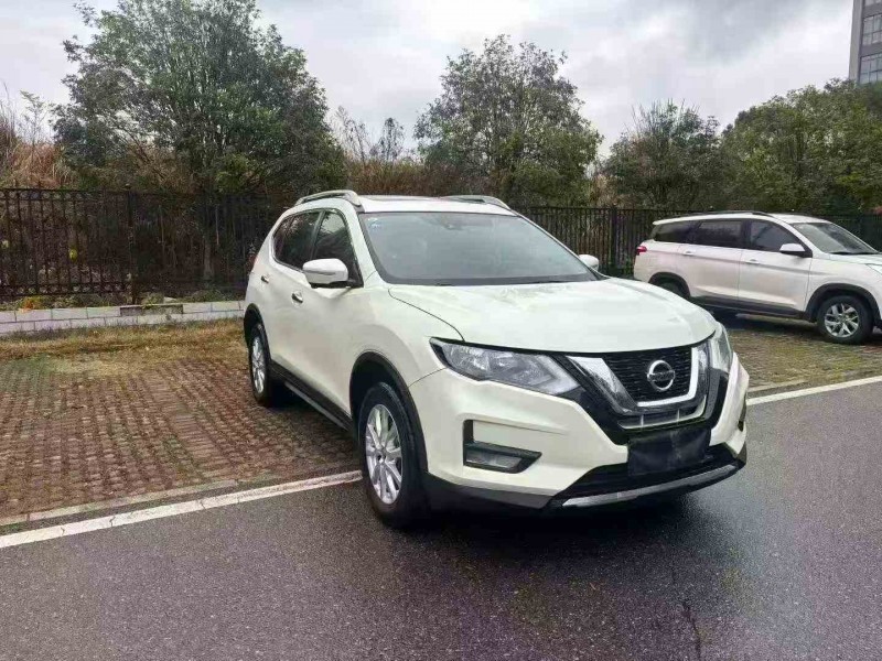 常德21年日产奇骏3