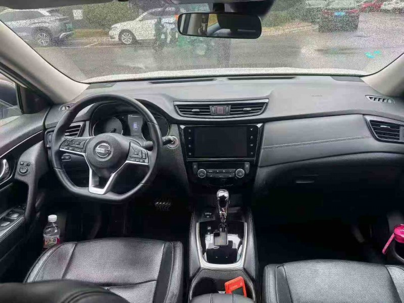 常德21年日产奇骏5