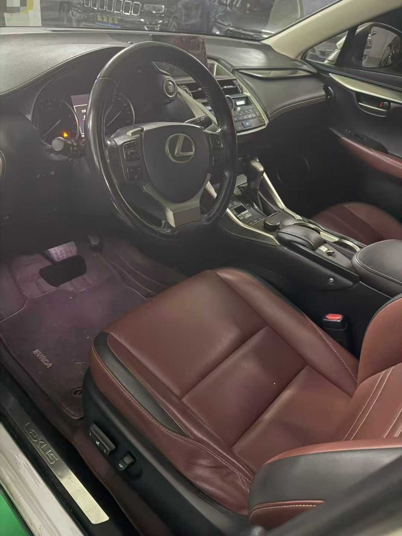 台州16年雷克萨斯NX2