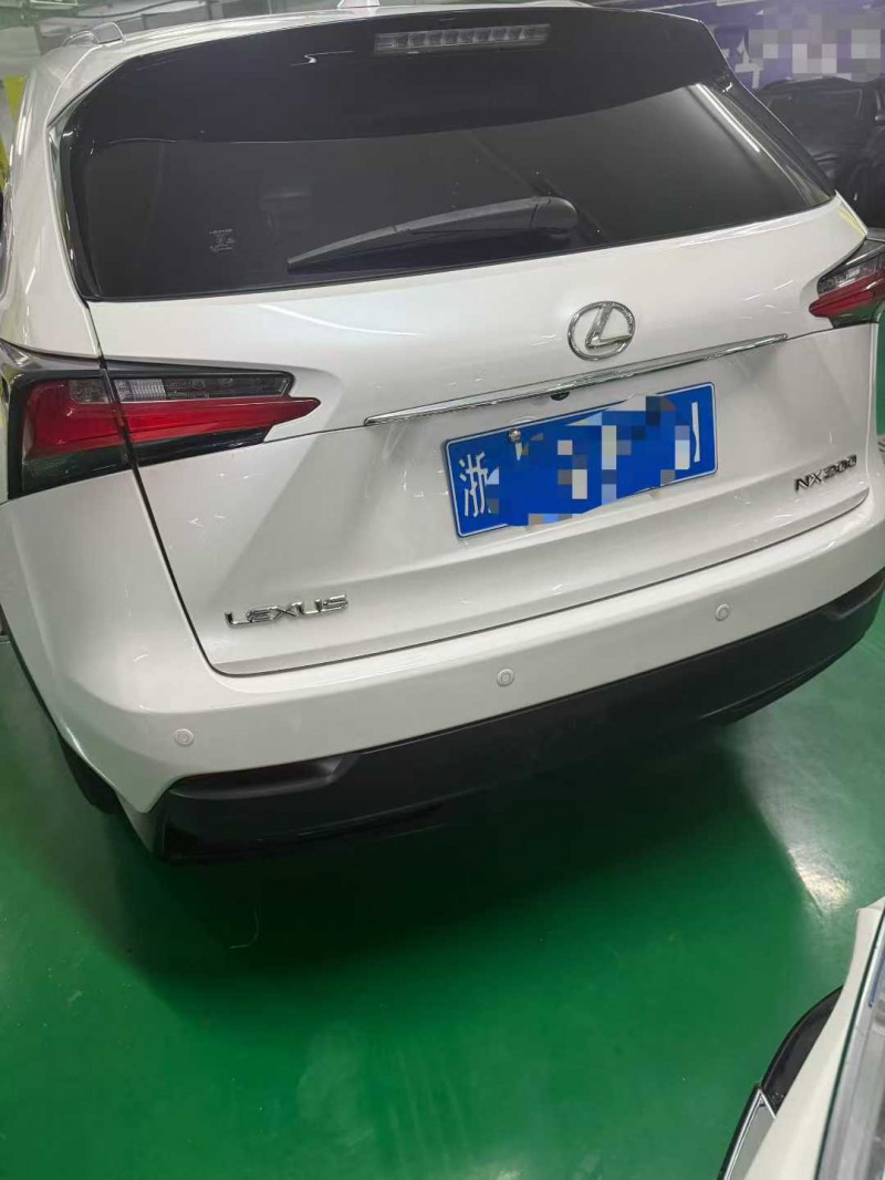 台州16年雷克萨斯NX4