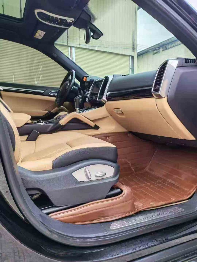 防城港15年保时捷Macan6