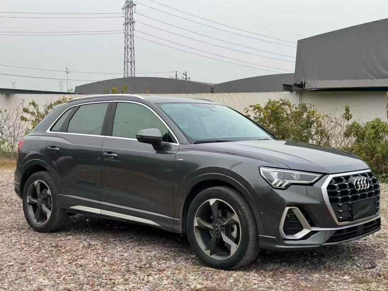 张家界22年奥迪Q33