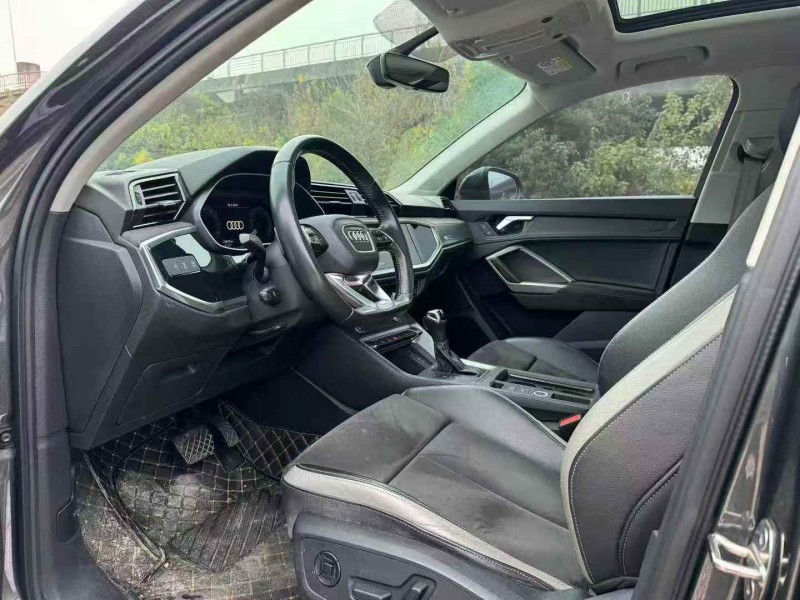 张家界22年奥迪Q34