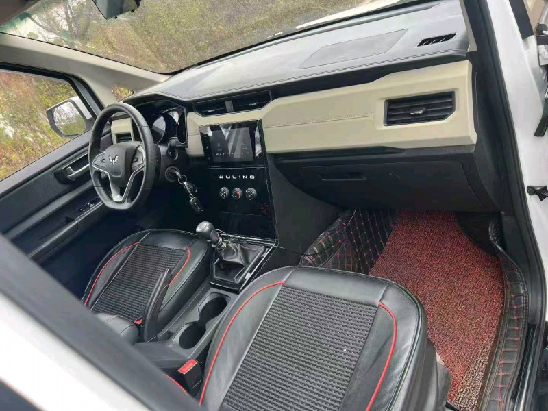 昆明19年五菱汽车宏光4