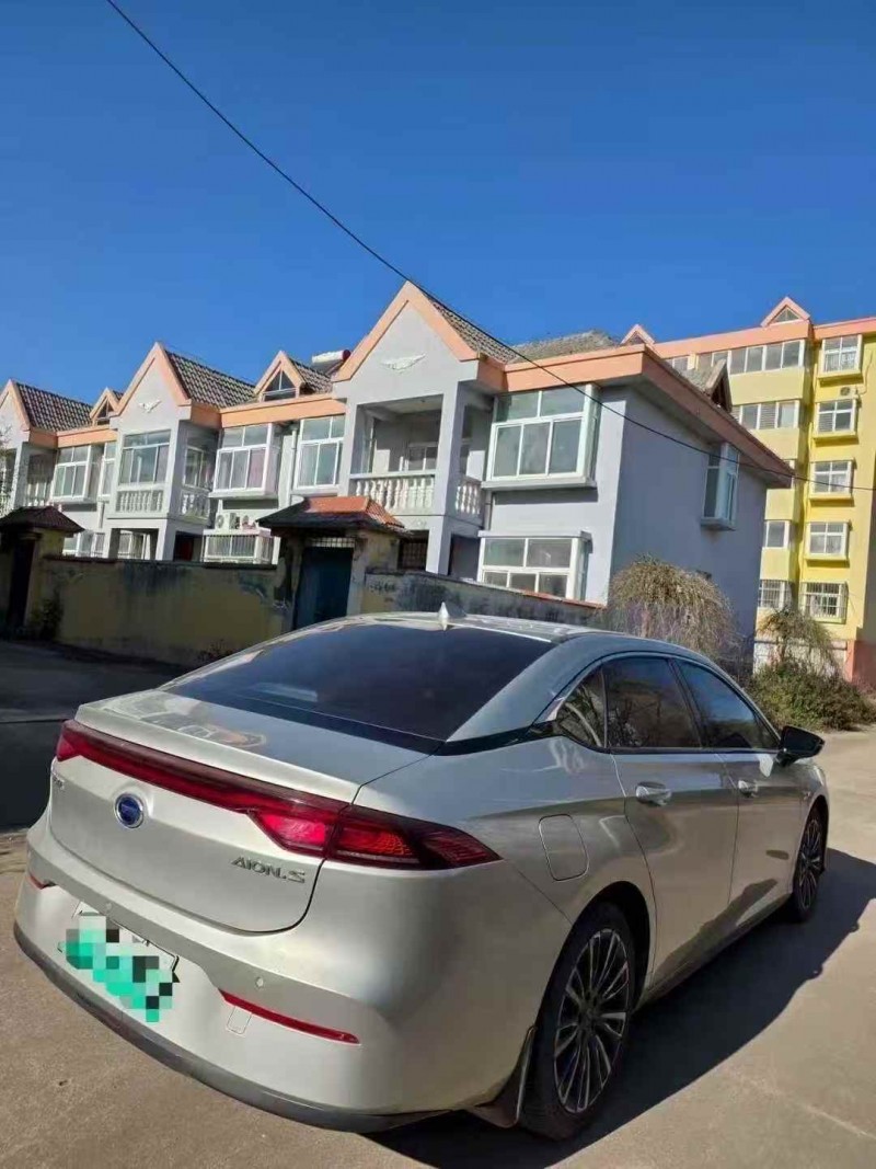 潍坊20年传祺埃安S8