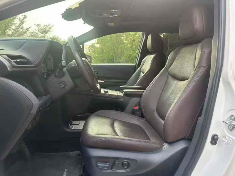 佛山23年丰田塞纳4