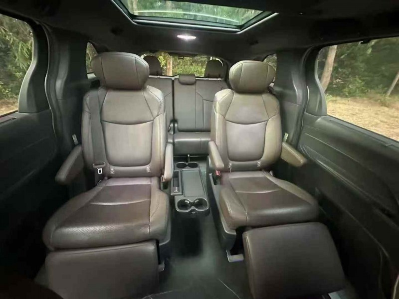 佛山23年丰田塞纳5