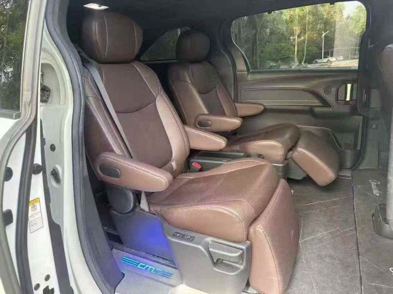 佛山23年丰田塞纳6