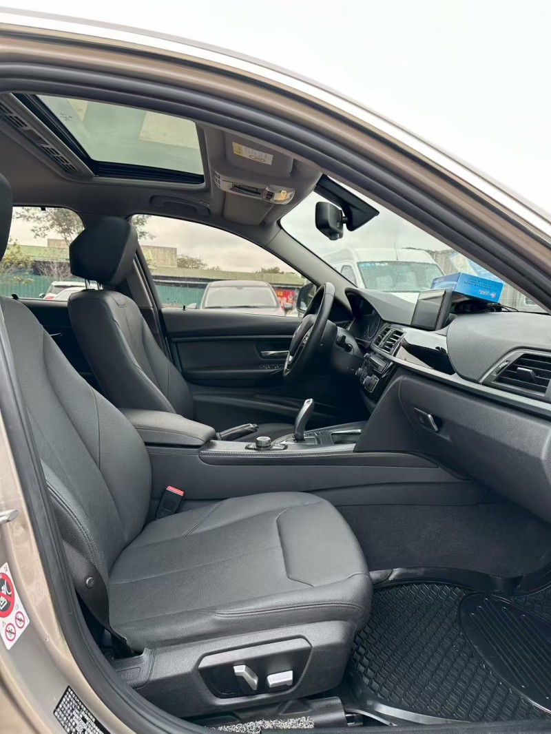 中山17年宝马3系7