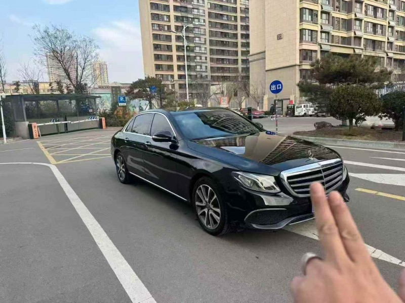 济宁18年奔驰E2