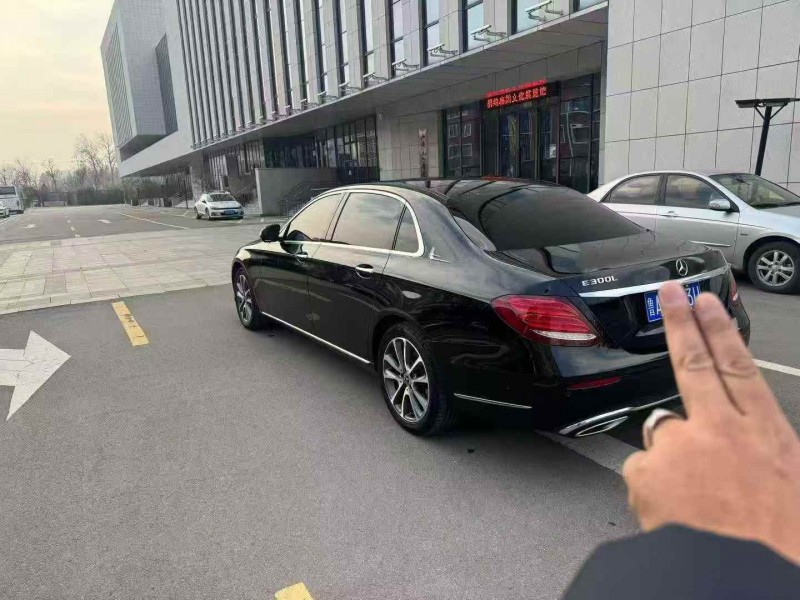 济宁18年奔驰E7