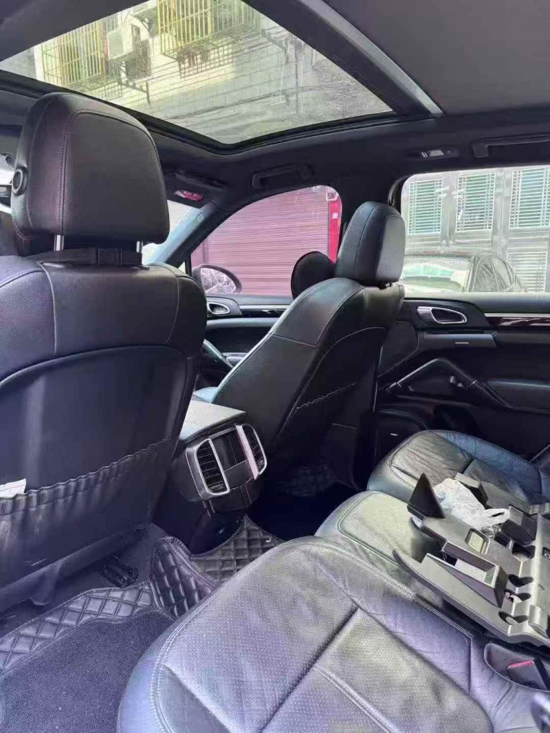 张家界14年保时捷卡宴6