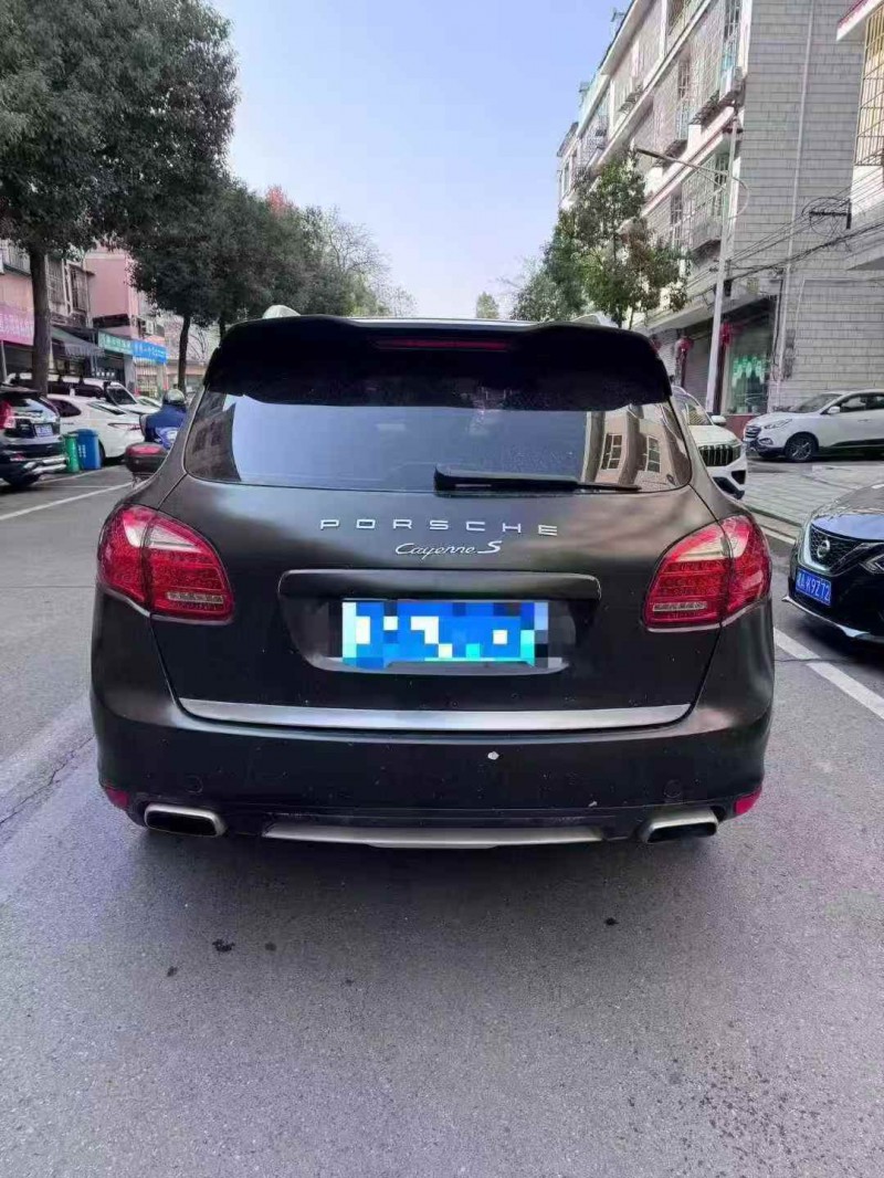 张家界14年保时捷卡宴9