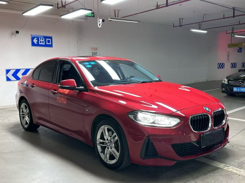 成都19年宝马1系2