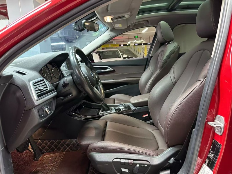 成都19年宝马1系3