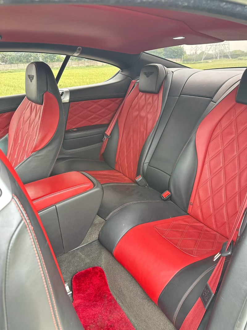 杭州13年宾利欧陆5