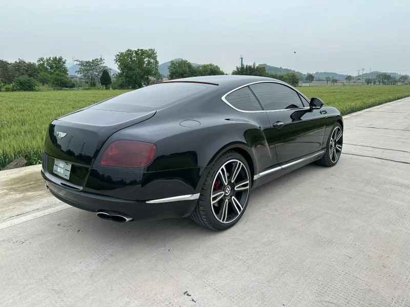 杭州13年宾利欧陆8