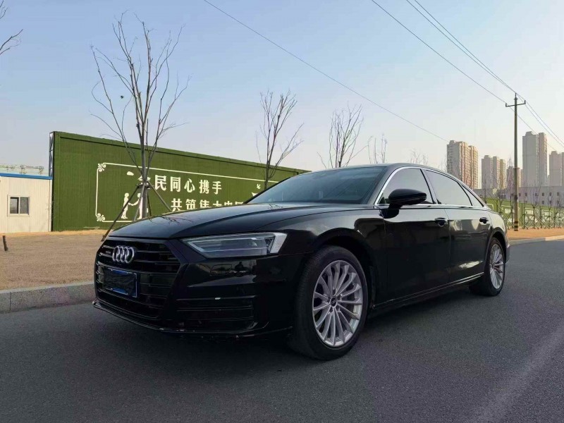济宁21年奥迪A8L3