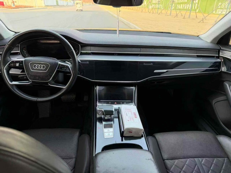 济宁21年奥迪A8L4