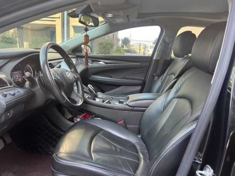 徐州20年别克君越4