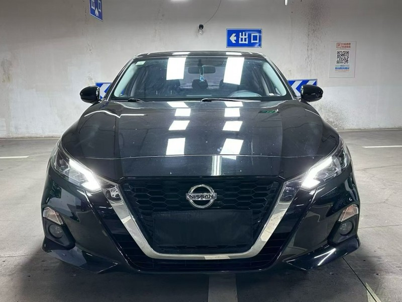 成都20年日产天籁1