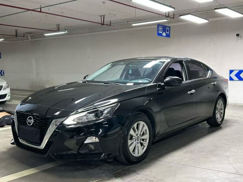 成都20年日产天籁2