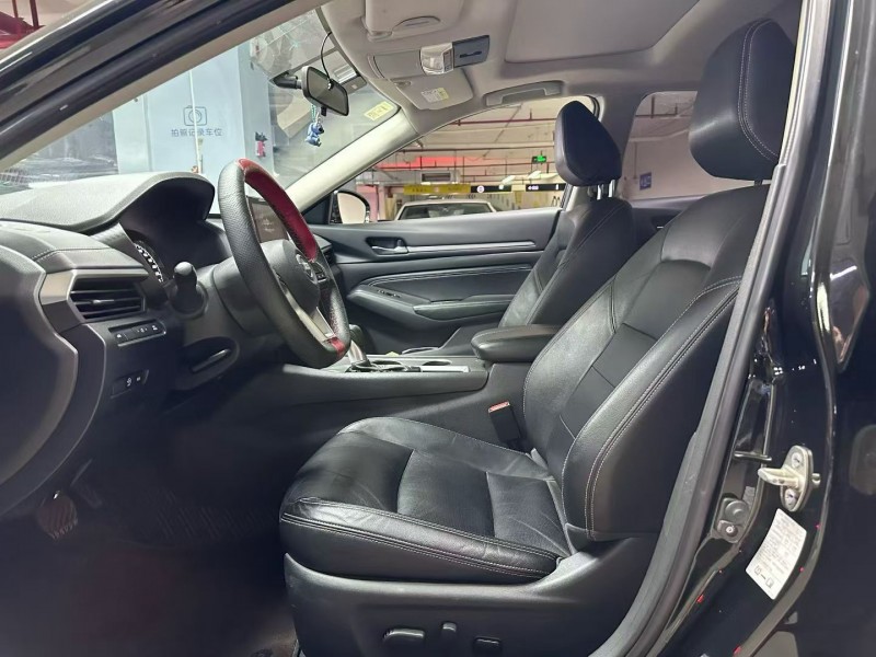 成都20年日产天籁4