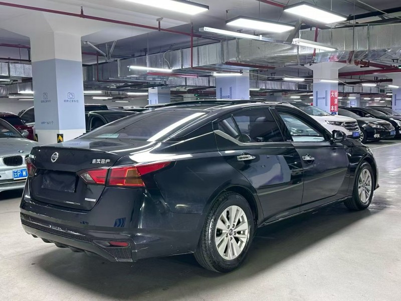 成都20年日产天籁7