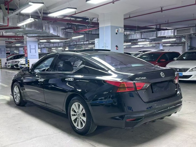 成都20年日产天籁8