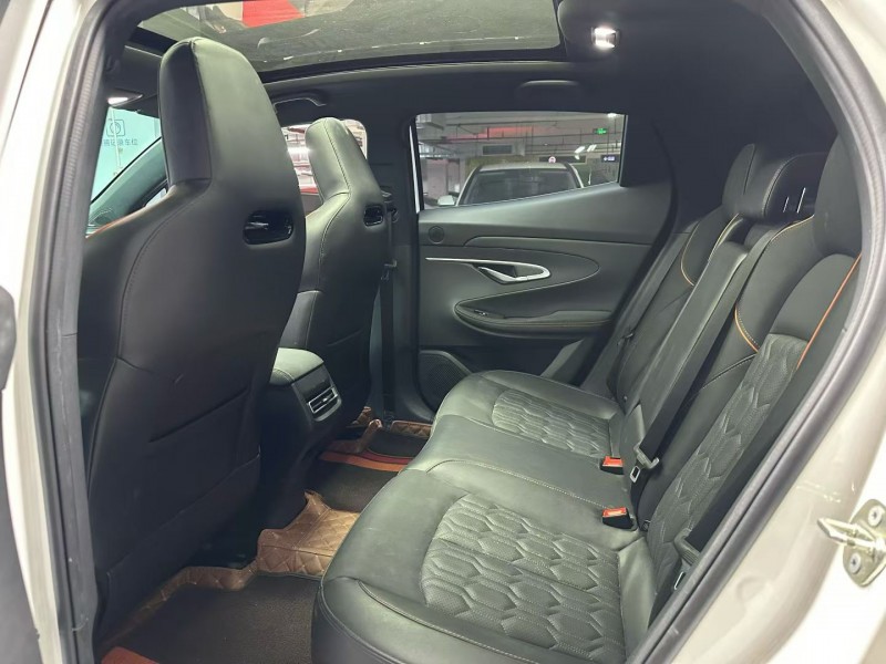 成都21年长安汽车UNI4