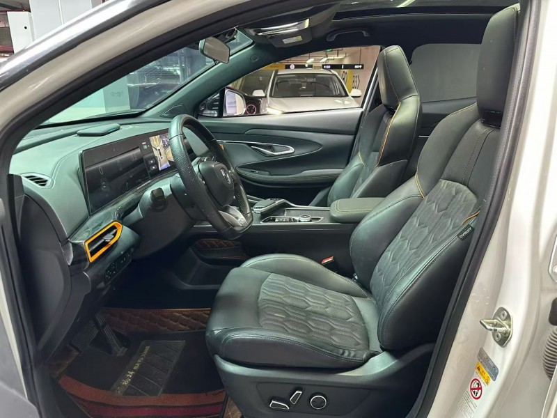 成都21年长安汽车UNI5