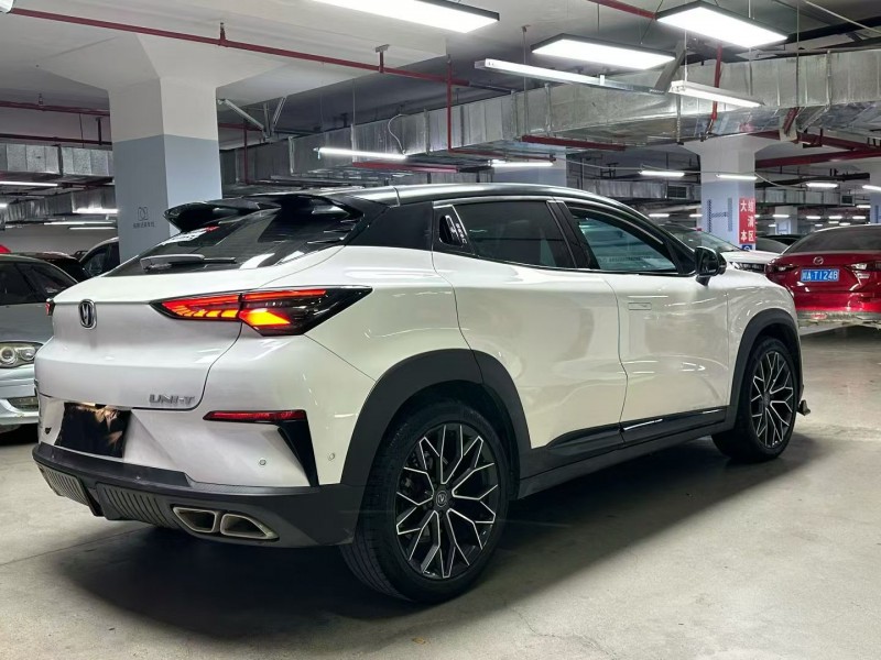 成都21年长安汽车UNI6