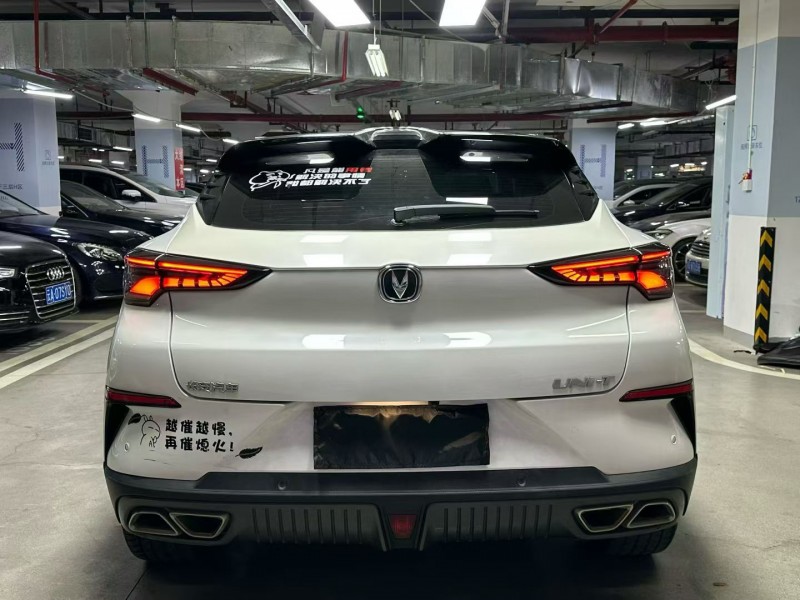 成都21年长安汽车UNI8