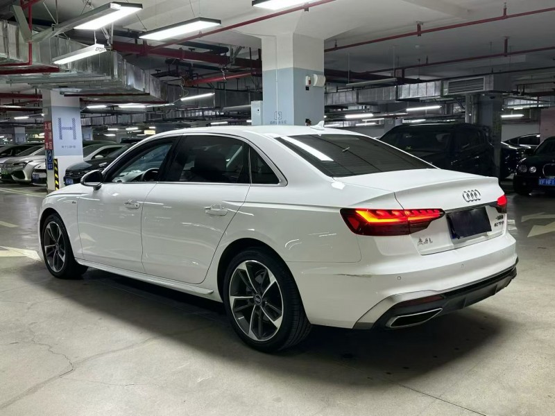 成都23年奥迪A4L7