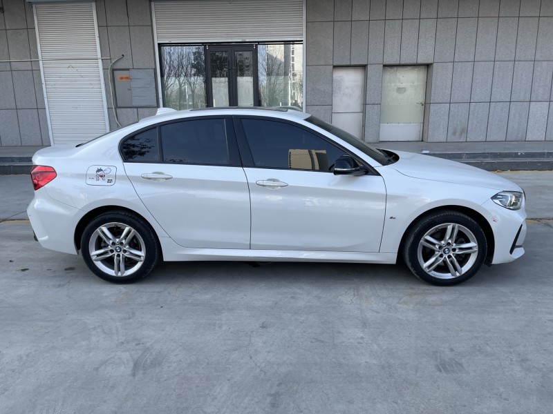 济宁22年宝马1系5