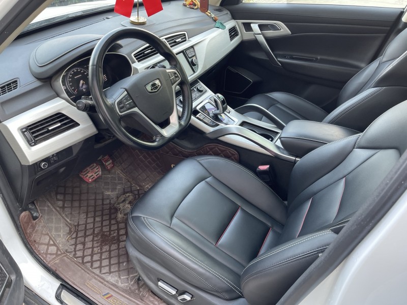 济宁20年吉利博越4