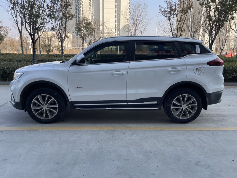 济宁20年吉利博越5