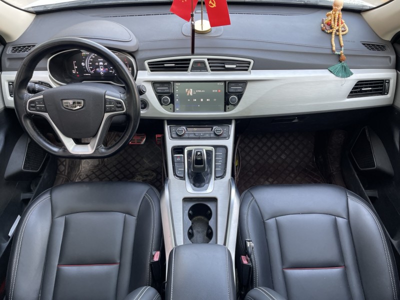 济宁20年吉利博越8