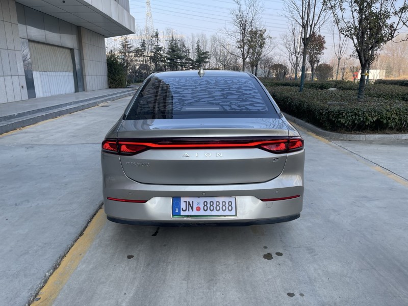 济宁23年传祺埃安S9