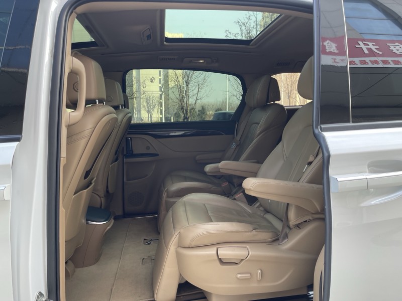 济宁17年别克GL86