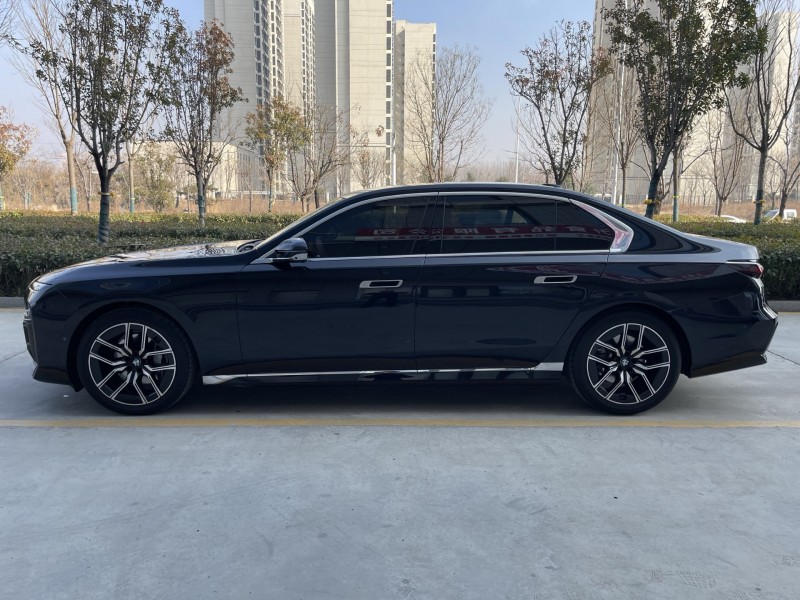 济宁24年宝马7系6