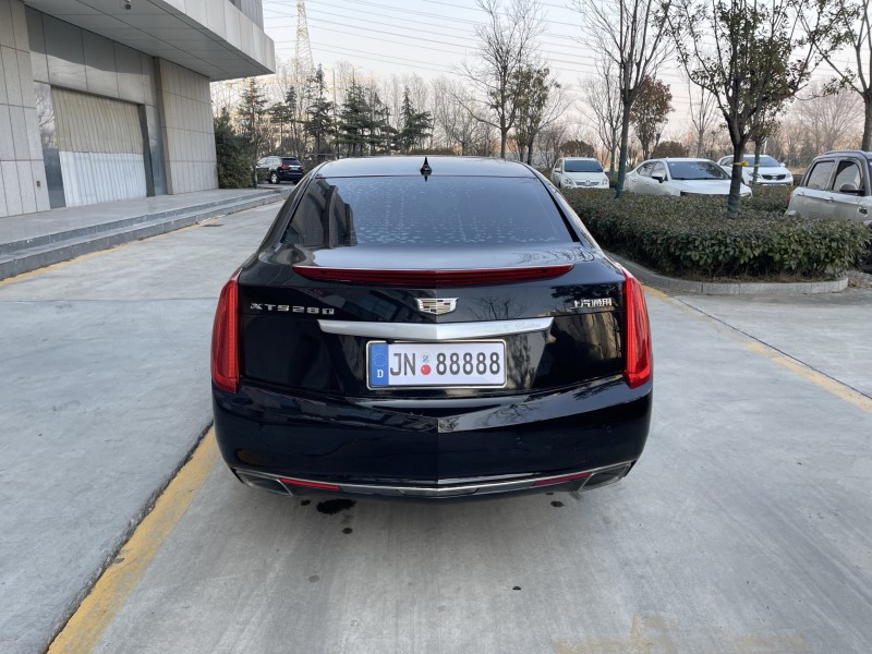济宁16年凯迪拉克XTS8