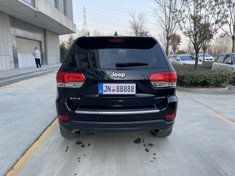 济宁19年Jeep大切诺基7