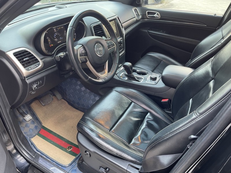 济宁19年Jeep大切诺基9