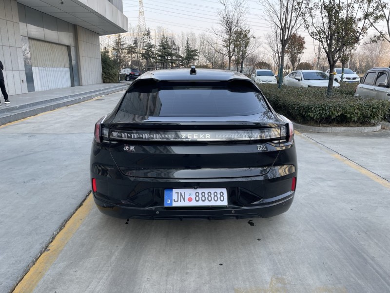 济宁23年极氪汽车0015