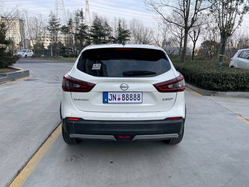 济宁24年日产逍客9